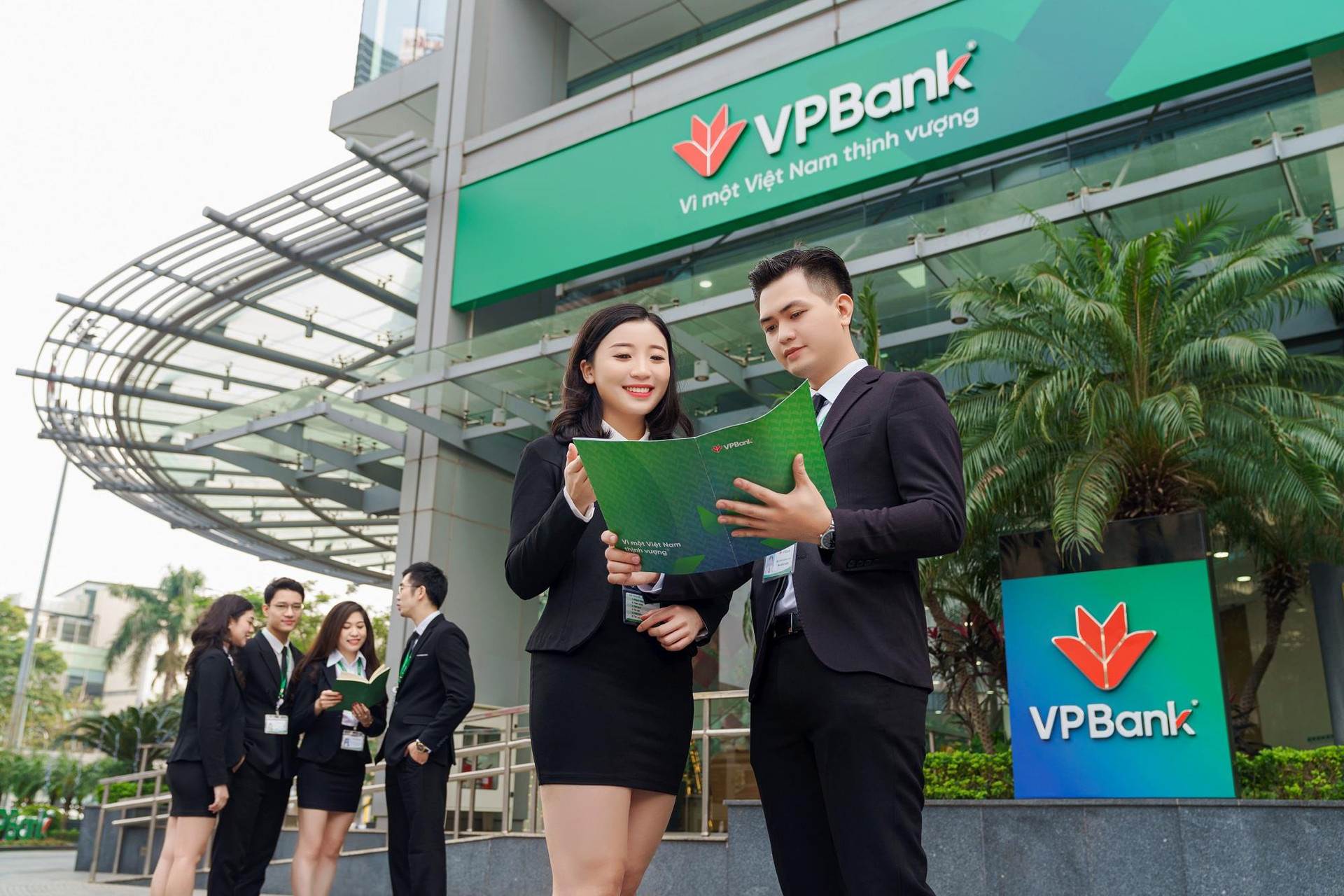VPB: Nhân viên VPBank chuẩn bị nhận tin vui