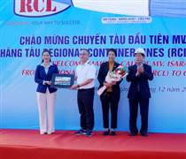 Đón chuyến tàu đầu tiên của hãng tàu RCL mở tuyến vận tải quốc tế qua cảng Chân Mây