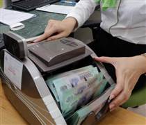 Lãi suất ngân hàng ngày 13/8: Kỳ hạn ngắn giảm nhẹ, gói ưu đãi vẫn thu hút