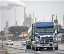 Giá dầu châu Á hướng tới tuần giảm thứ hai liên tiếp