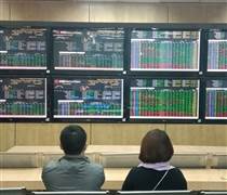 VN-Index mở phiên sáng vẫn chịu áp lực điều chỉnh sau khi Fed hạ lãi suất