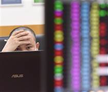 Thị trường đứt chuỗi 4 tuần tăng, nhà đầu tư "chông chênh" giai đoạn cuối năm 2025