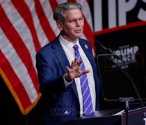 Bộ trưởng Tài chính Mỹ kêu gọi Fed hạ lãi suất để thúc đẩy đầu tư