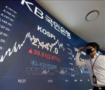Chứng khoán Hàn - Nhật phân hóa trong phiên đầu tuần