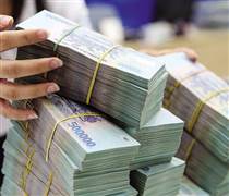 Gần 400.000 tỷ đồng "đổ" ra nền kinh tế: Tín dụng bứt tốc, ngân hàng căng mình giải bài toán thanh khoản