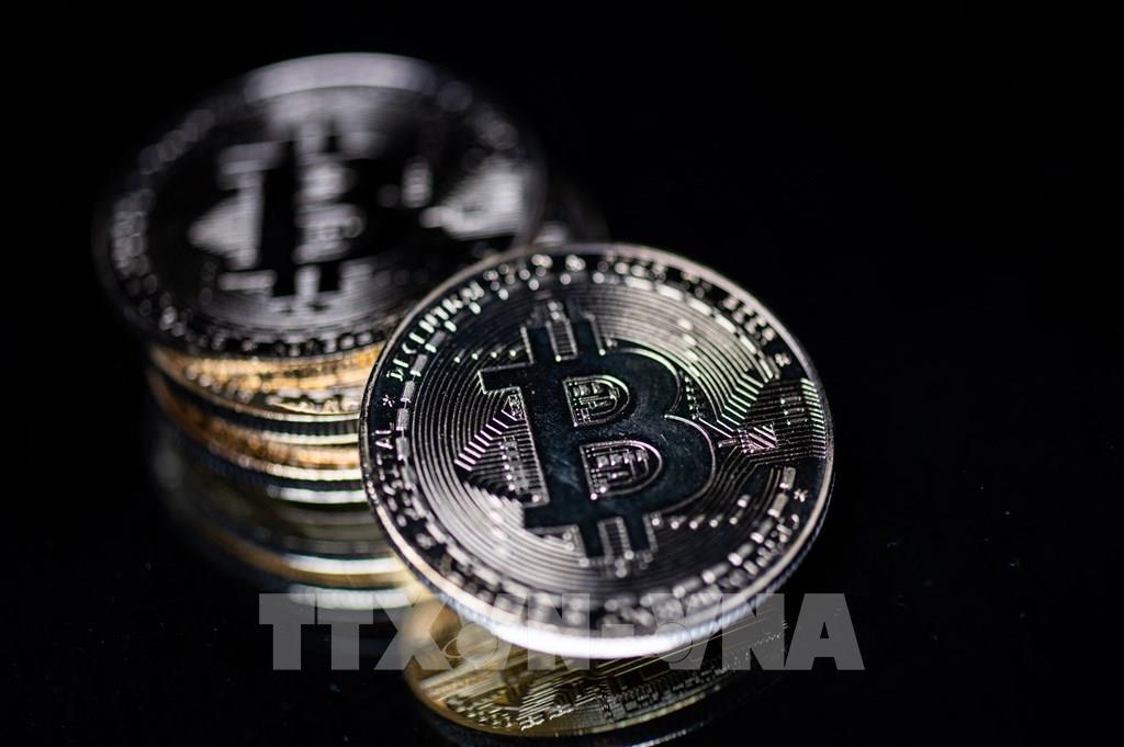 Hình nền Nền đen Với Biểu Tượng 3d Của Logo Vàng Bitcoin, Tiền điện Tử  Blockchain, Nền đồng Xu, Tiền điện Tử Background Vector để tải xuống miễn  phí - Pngtree
