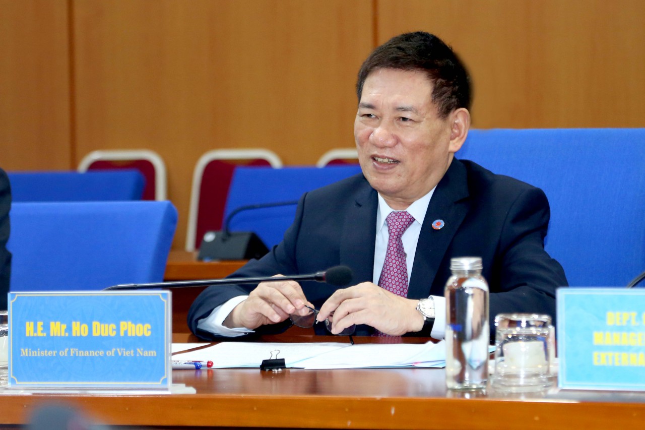 Bộ trưởng Bộ Tài chính Hồ Đức Phớc tiếp Giám đốc Quốc gia WB tại Việt Nam
