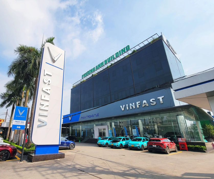 VIC: Nhiều nhà phân phối xe xăng chuyển bán ô tô điện VinFast
