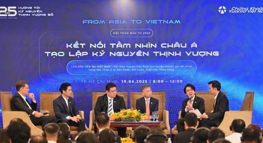 Chuyên gia chứng khoán quốc tế thảo luận về chiến lược đầu tư chứng khoán Việt - Ảnh: YSVN