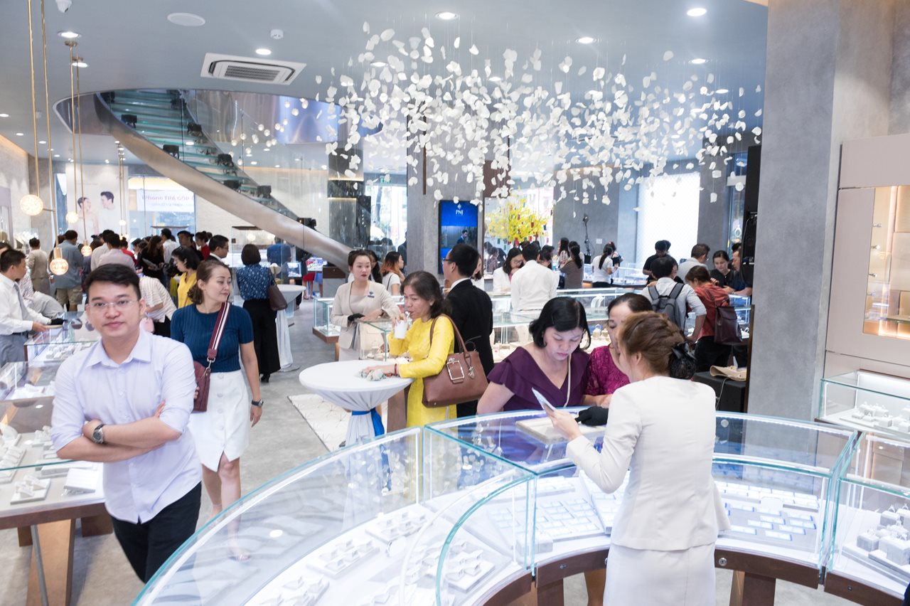 pnj khai truong cua hang flagship mo hinh moi 2