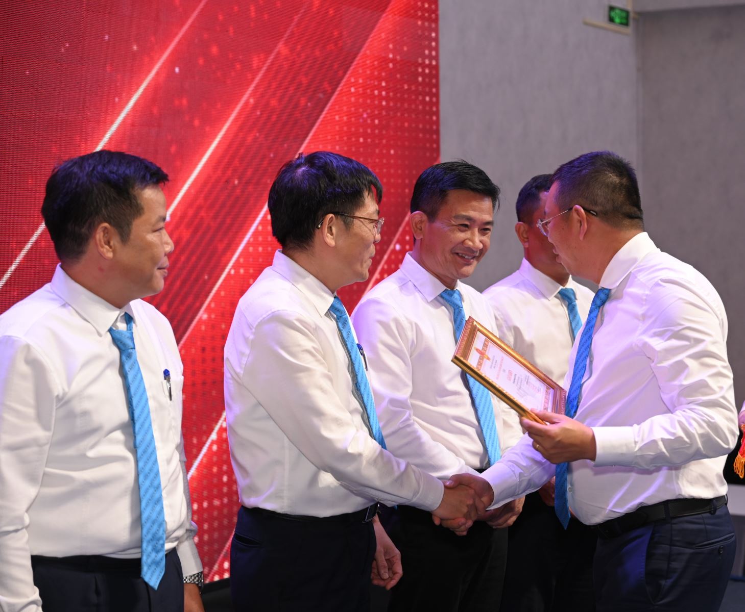 AI NEWS - Nền tảng tin tức chứng khoán