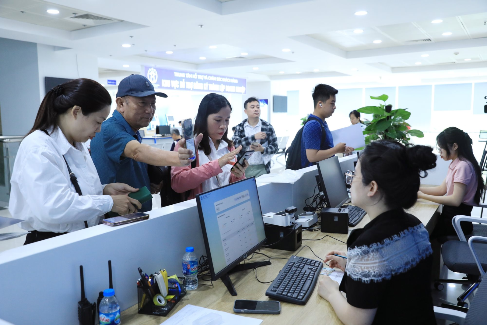 phuc vu nguoi dan tot hon nho cong nghe va tu duy hanh dong cua can bo