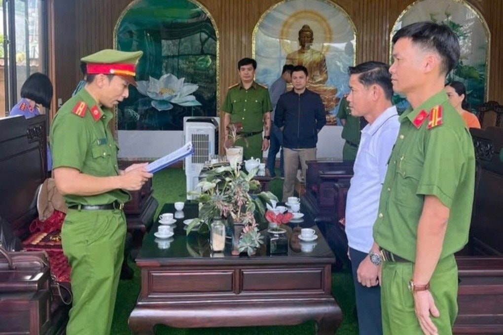 le anh tuan ao trang da bi khoi