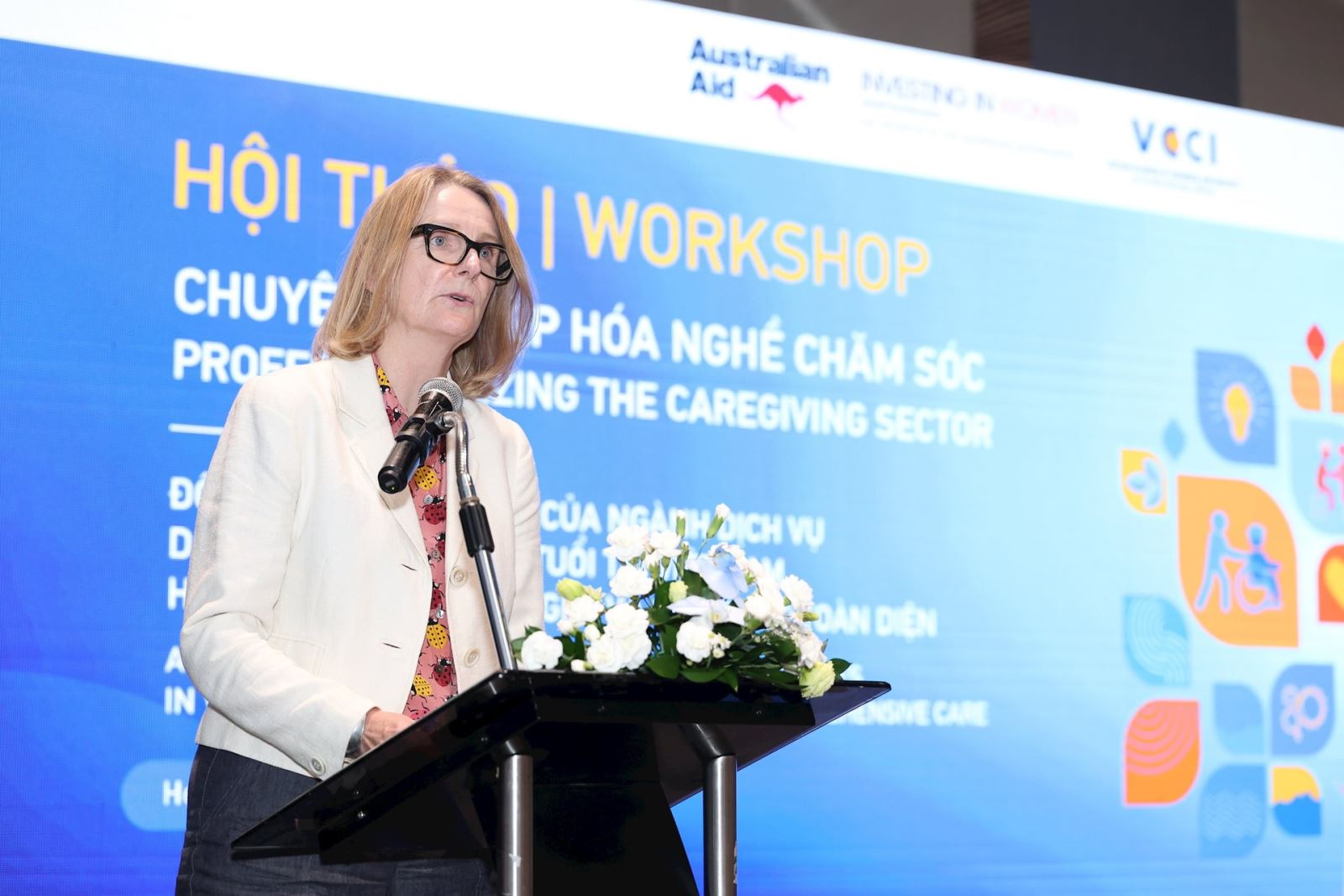 ba sarah hooper tong lanh su australia tai tp hcm 1