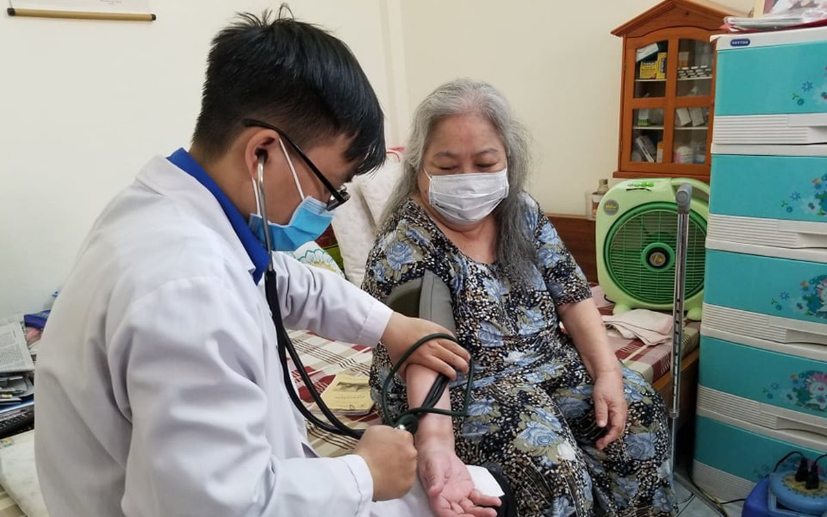 nang phu cap len 100 cho nhan vien y te du phong y te co so