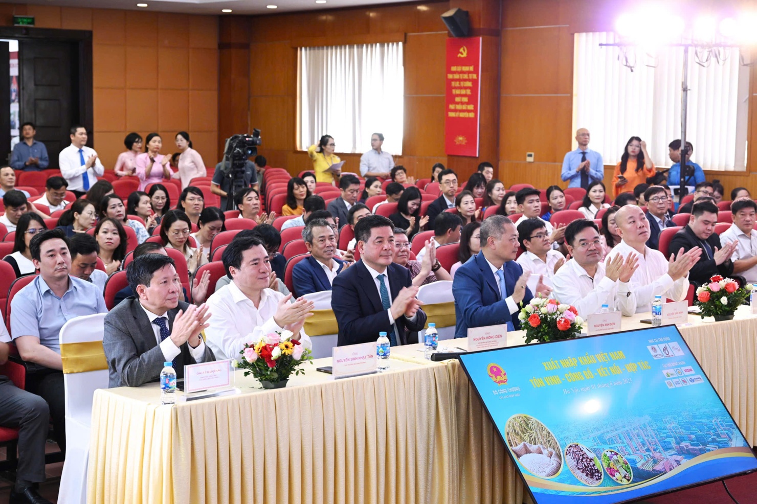 AI NEWS - Nền tảng tin tức chứng khoán