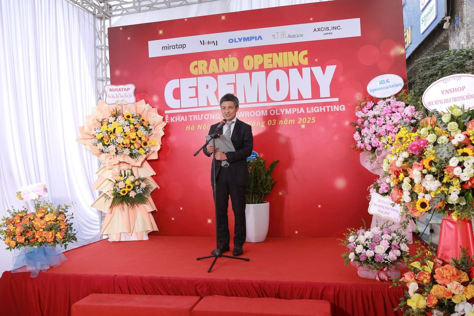 ong okawa phat bieu khai truong showroom tai ha noi