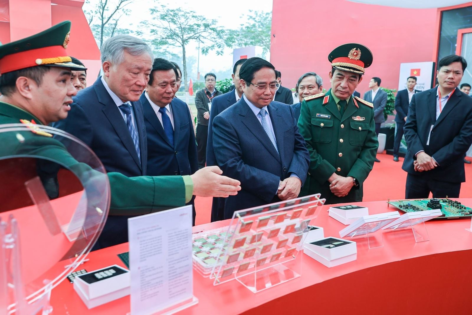 https://static.fireant.vn/Upload/20260116/images/thu-tuong-nha-may.jpg