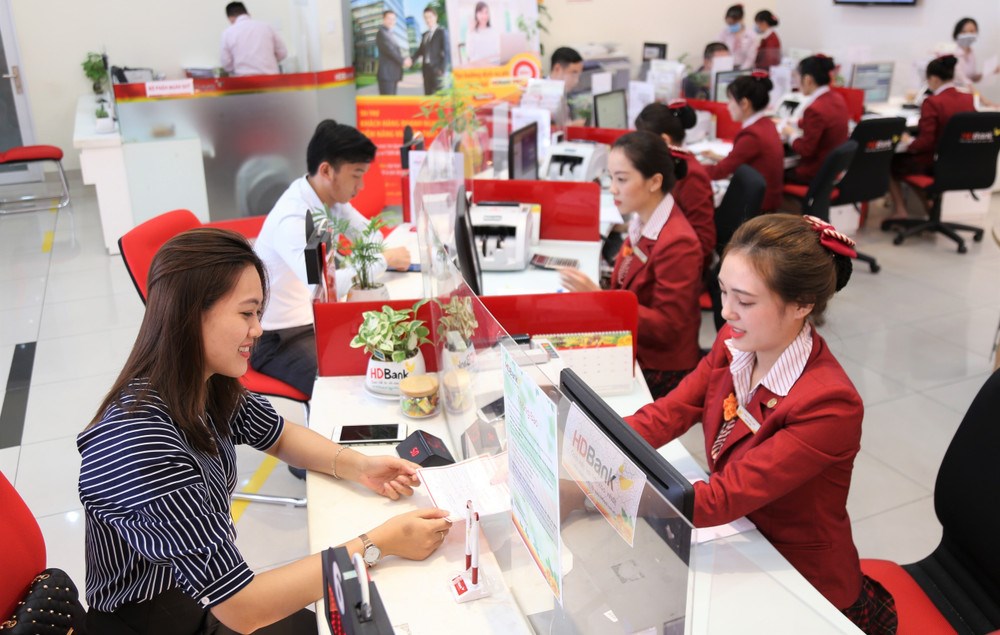 Đua nhau khuyến mãi, lãi suất có hạ sau Tết?