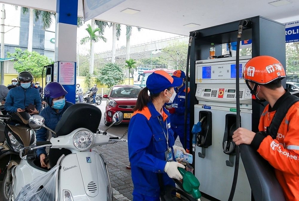 Nếu quỹ bình ổn xăng dầu vơi dần thì giải pháp là gì?