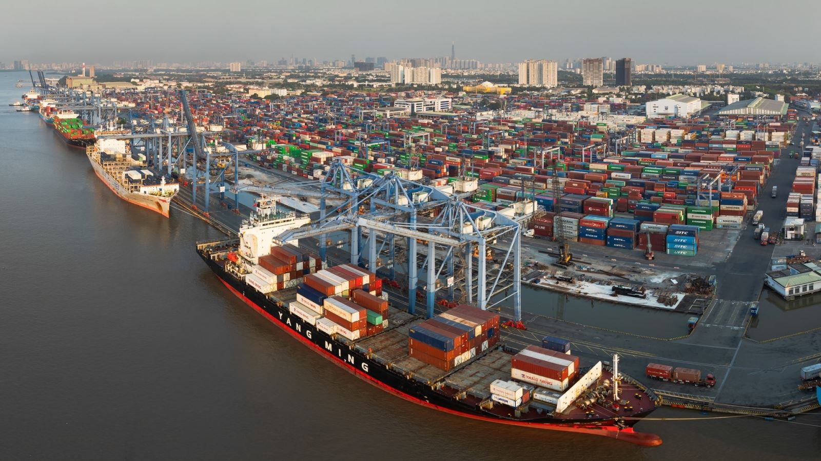 Xung đột Trung Đông và những tác động: Doanh nghiệp kích hoạt “bộ giải pháp kép” (Bài 2)