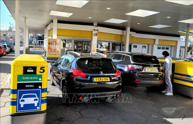 Khi thế giới phải 'thắt lưng buộc bụng' về năng lượng