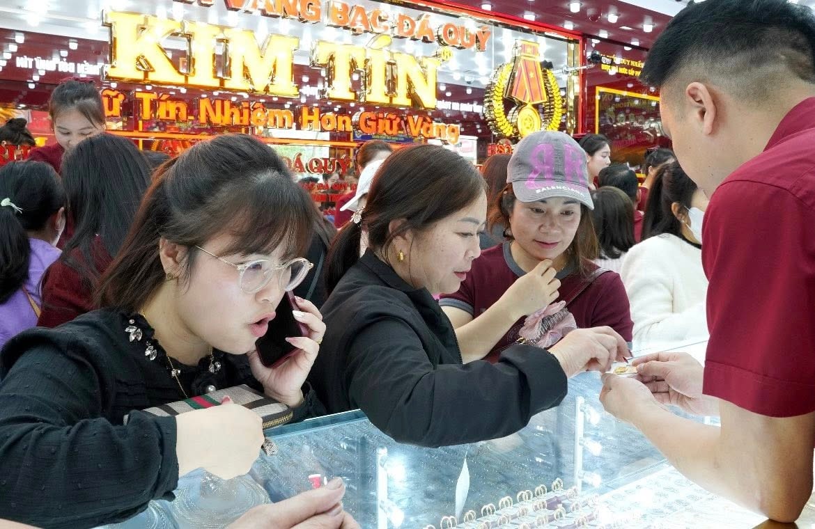 Cú đảo chiều giảm giá của vàng còn kéo dài?
