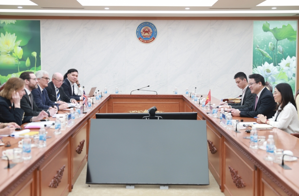 Việt Nam triển khai Trung tâm tài chính quốc tế, kết nối kinh nghiệm từ London và Astana