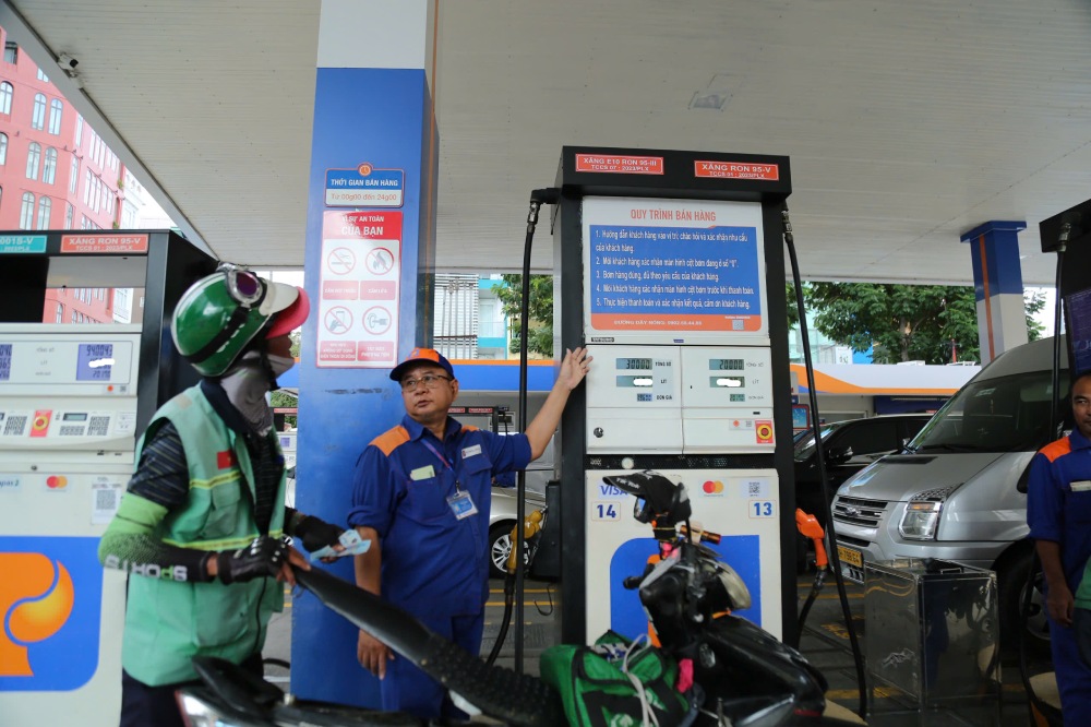 Đề xuất giảm 1.000 đồng/lít thuế môi trường với xăng