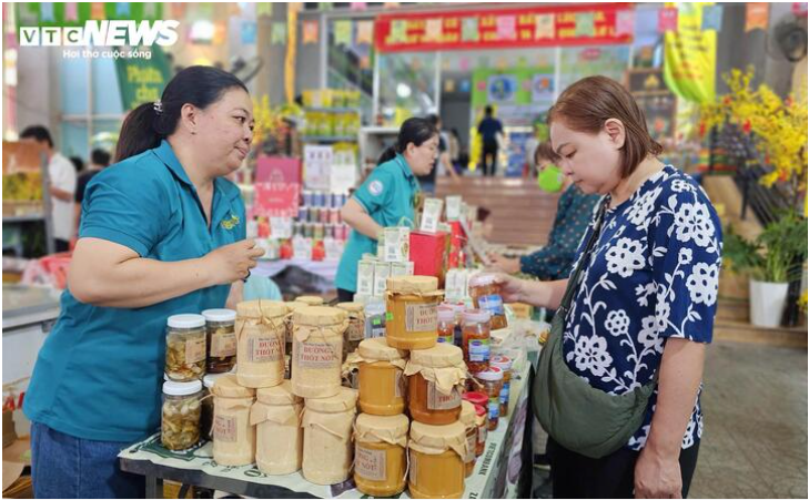 40% người Việt giảm chi tiêu, mua sắm đổi kiểu, doanh nghiệp chạy đua giữ khách