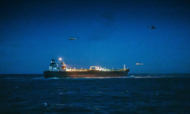 Ông lớn Trung Quốc vừa tuyên bố chưa có kế hoạch mua hàng, Iran lập tức tìm được khách hàng chốt đơn 5 triệu thùng dầu thô