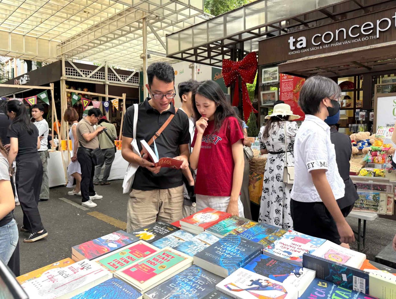 Doanh thu Đường sách TPHCM 2025 vượt hơn 62 tỉ đồng, tăng gần 9%