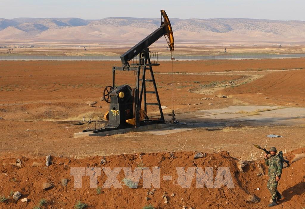 Giá dầu thô tăng vọt gần 7% khi xung đột Trung Đông chưa thể sớm kết thúc