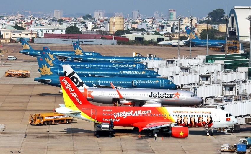 Yêu cầu đánh giá tác động của việc tăng kịch trần giá vé và phụ thu nhiên liệu hàng không