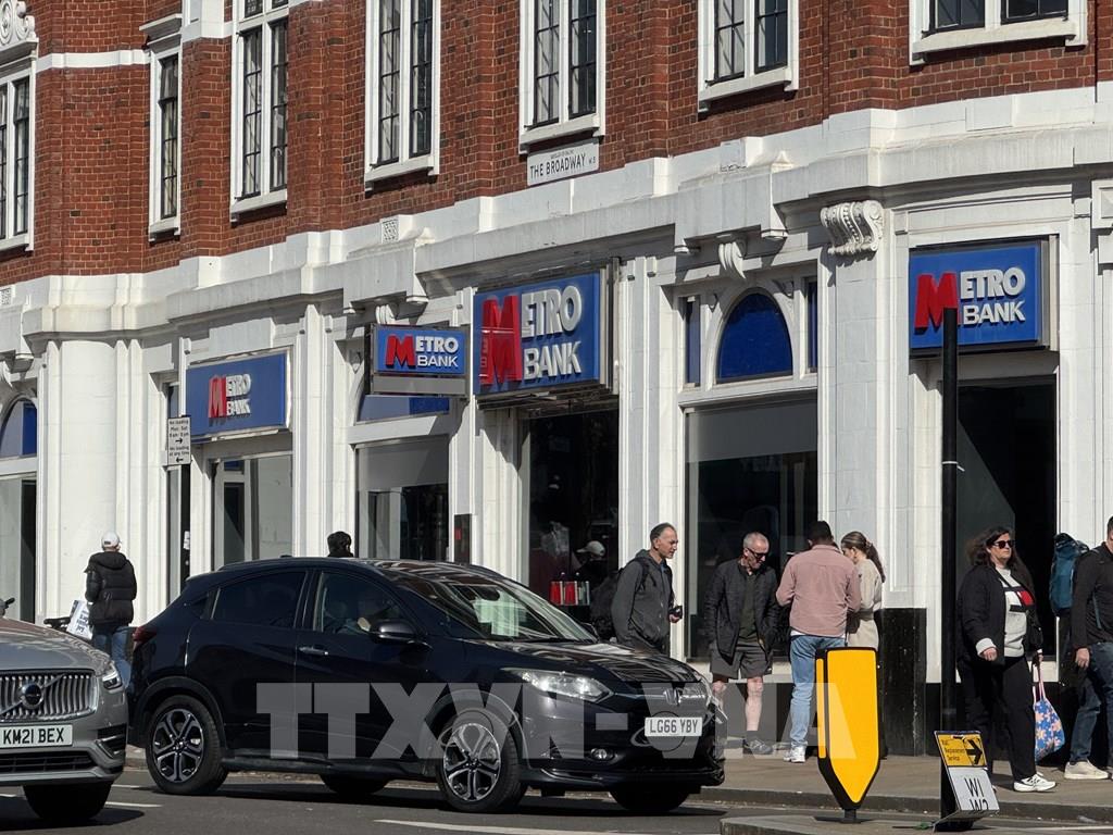 Giữ an toàn, thúc đẩy tăng trưởng: Bài học từ hệ thống ngân hàng của Anh