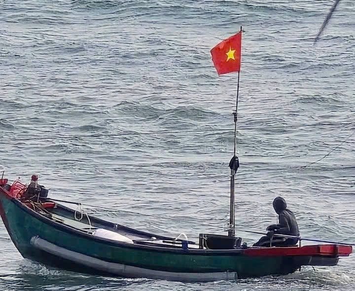 Đà Nẵng phối hợp xử lý tàu giã cào hoạt động trái phép