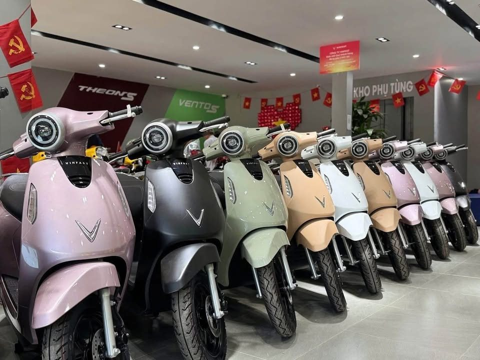 Tỷ phú Phạm Nhật Vượng lập 'siêu kỷ lục' bán hơn 90.000 xe máy điện/tháng - nhìn đơn đặt hàng còn 'sợ' hơn nữa