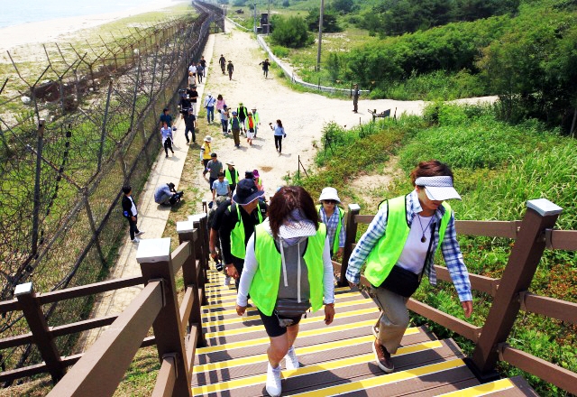 Hàn Quốc mở cửa trở lại toàn bộ 12 tuyến đường đi bộ hòa bình gần khu phi quân sự