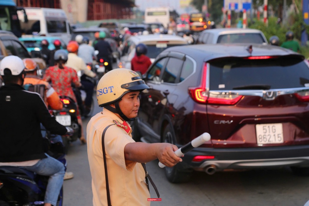 Hà Nội muốn ô tô chở người từ dưới 28 chỗ và xe trung chuyển được chạy 24/24 giờ