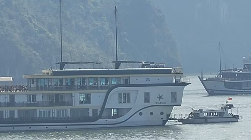 Chủ tàu du lịch bị phạt 70 triệu vì 'lén' dùng Starlink phát wifi cho khách