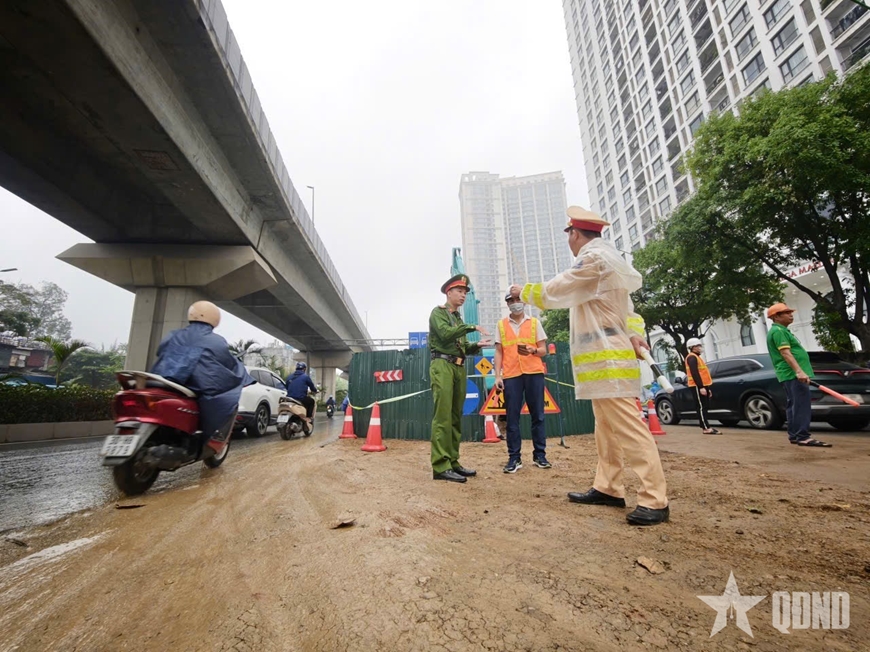Hà Nội rào chắn loạt tuyến phố, phân luồng giao thông để thi công chống ngập