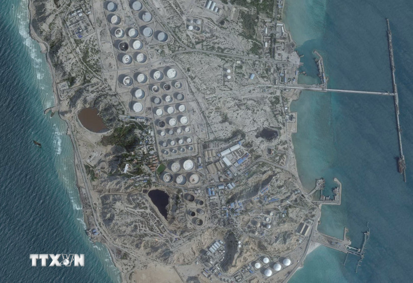 Bất chấp xung đột, sản lượng xuất khẩu dầu thô của Iran vẫn tăng