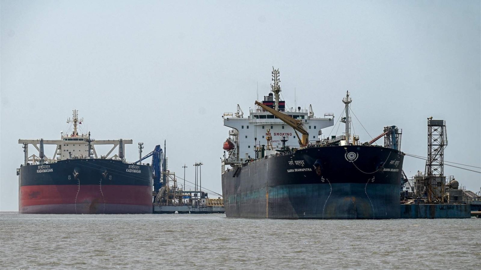 Iran 'bật đèn xanh' cho một quốc gia Trung Đông 'anh em': 3 triệu thùng dầu/ngày sắp băng băng qua eo biển Hormuz giải cơn khát dầu toàn cầu