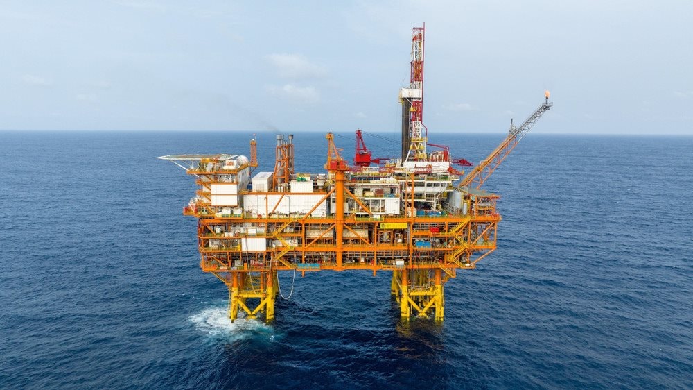 'Mỏ dầu' không bao giờ cạn giúp láng giềng Việt Nam thu về hàng tỷ USD, bất chấp Mỹ siết chặt xuất khẩu