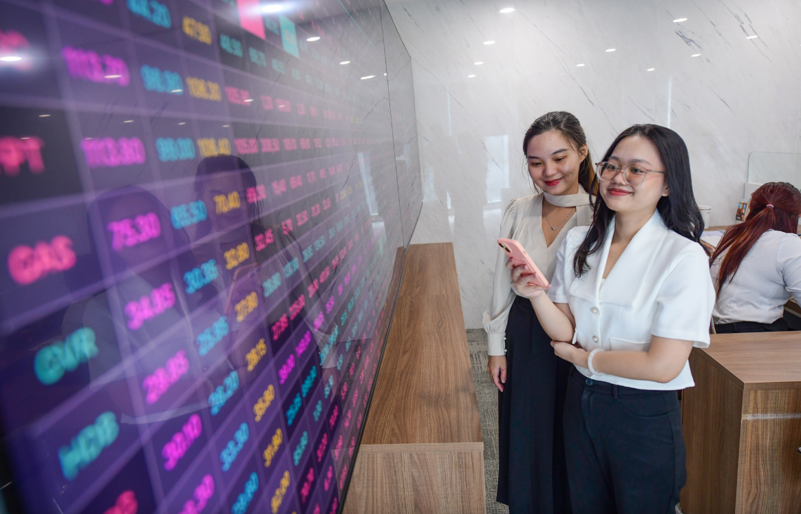 Thị trường chứng khoán tháng 4/2026: VN-Index trong quá trình tạo đáy