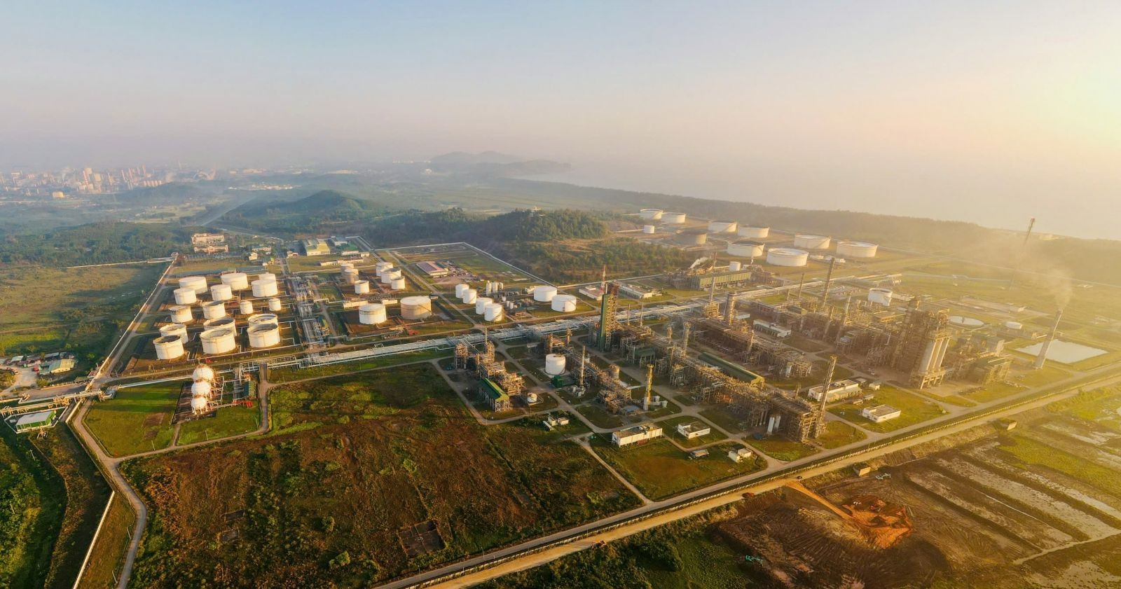 Điều hành linh hoạt, đồng bộ, Việt Nam trụ vững trước sóng giá năng lượng