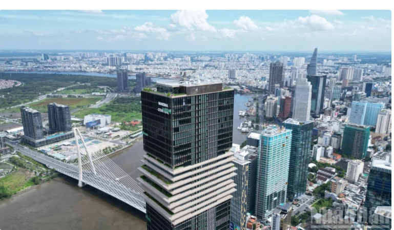 Dòng tiền toàn cầu xoay trục: Bất động sản Việt Nam có kịp đón sóng?