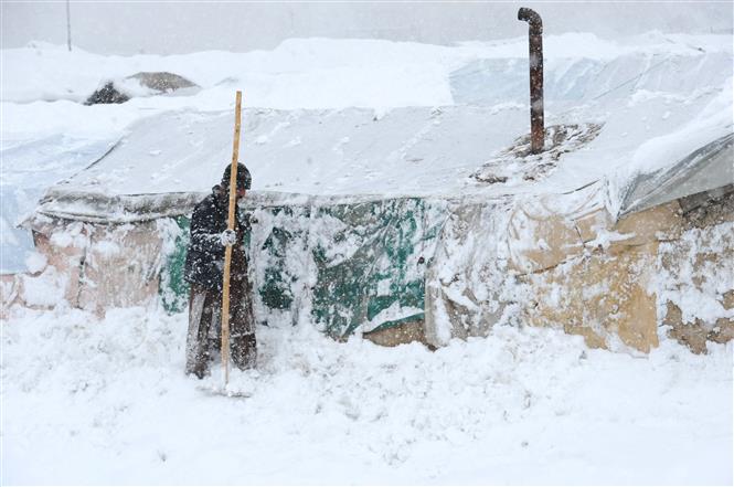 Tuyết rơi dày làm tê liệt tuyến giao thông huyết mạch phía Bắc Afghanistan