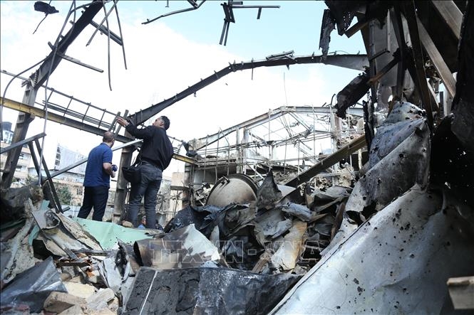 Xung đột tại Trung Đông: Mỹ và Israel tấn công liên tiếp cơ sở hạ tầng, Iran và Hezbollah đáp trả mạnh