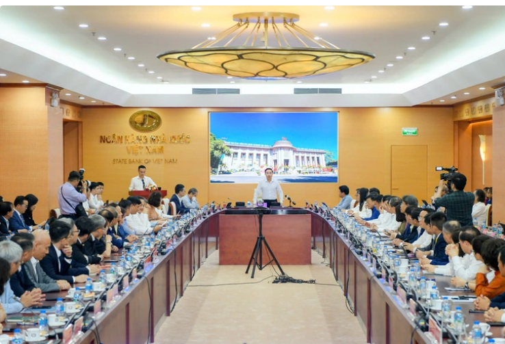 46 ngân hàng đồng loạt cam kết giảm lãi suất sau cuộc họp “nóng” với Thống đốc